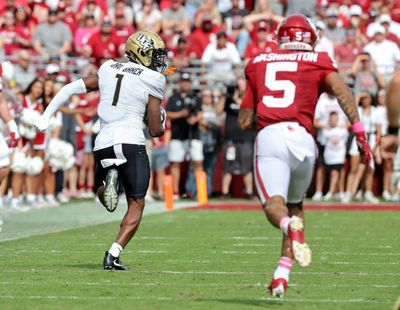 UCF’s Javon Baker blows kiss to Oklahoma sideline on long TD pass