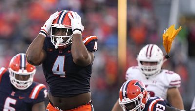 Illini allow 18 fourth-quarter points to lose against visiting Wisconsin