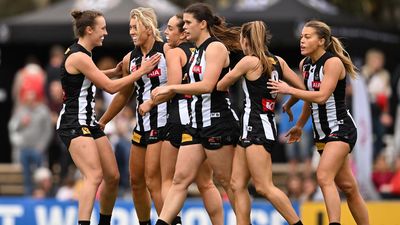 Collingwood beat Geelong for fourth straight AFLW win