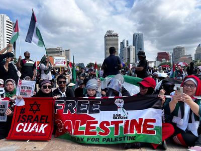 Thousands rally in Malaysia’s capital in support of Palestinians