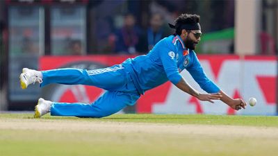 Watch: Ravindra Jadeja drops a simple catch in World Cup match against New Zealand