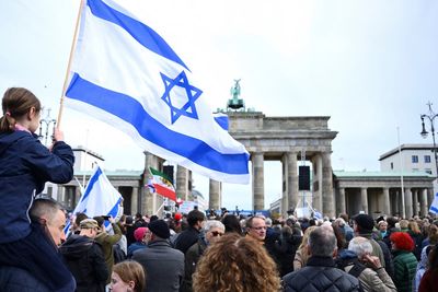 Watch as hundreds gather in Berlin for Israel solidarity demo at Brandenburg Gate