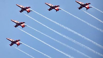 Dasara air show rehearsal regales crowd in Mysuru