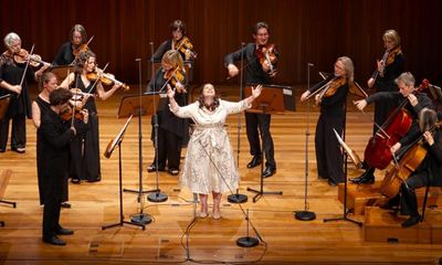 Britten Sinfonia/Elizabeth Watts review – perfectly articulated songs of extraordinary power and delicacy