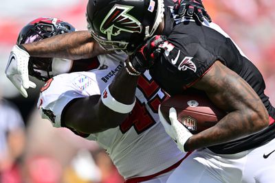 LOOK: Falcons TE Kyle Pitts makes one-handed catch