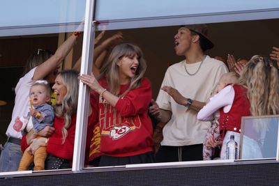 Taylor Swift sports new friendship bracelet with beau Travis Kelce’s jersey number on it at Chiefs game