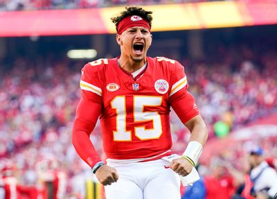 Patrick Mahomes and Travis Kelce combine for 50th TD pass