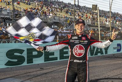 Bell secures title shot with dramatic Cup win at Homestead