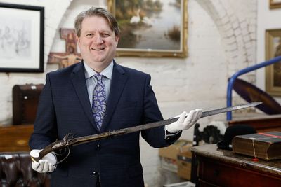 Sword pistol linked to 1689 Siege of Derry to go under the hammer
