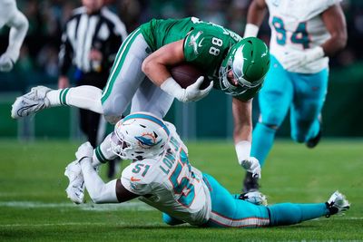 Philadelphia Eagles sink Miami Dolphins as Super Bowl rivals set the NFL pace