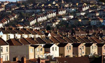 High rents and benefit cuts push poorer renters out of UK’s cities, report finds