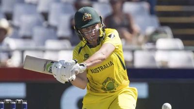 Australia's Alyssa Healy suffers 'gory' finger injury in home dog fight
