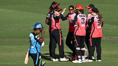Melbourne Renegades take down Strikers in WBBL upset