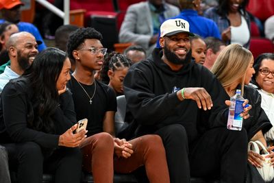 LeBron James may try to play with both Bryce and Bronny in the NBA, per a new ad