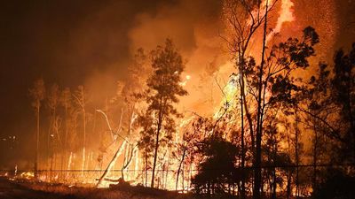 Body found as fire destroys Queensland homes