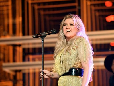 Kelly Clarkson denies rumours she doesn’t like Taylor Swift and Travis Kelce’s relationship