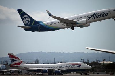 US pilot accused of trying to turn off plane’s engines midflight