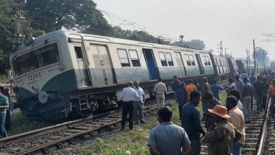 Empty rakes of suburban train derails near Avadi in Chennai
