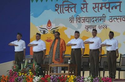 RSS holds annual 'Vijayadashmi Utsav' in Nagpur, singer Shankar Mahadevan attends as Chief Guest