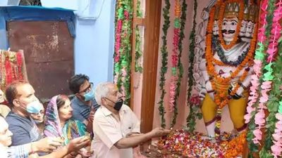 UP: Devotees flock to seek Raavan's blessings at Kanpur temple's once-a-year opening for Dusshera