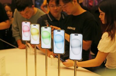 Chinese retailers are already slashing the prices of the iPhone 15 by over $100 amid reports of a sluggish launch for Apple's latest smartphone