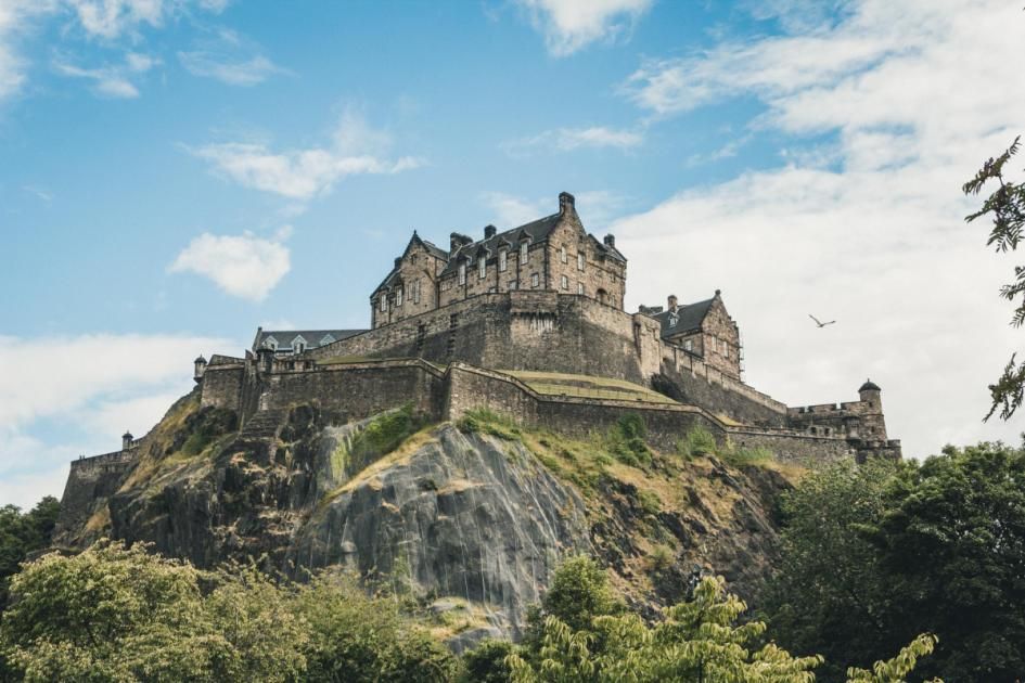 Legendary rocker announces Edinburgh Castle concert…