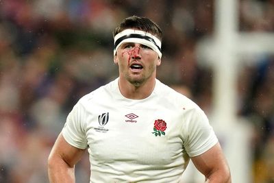England rally around Tom Curry ahead of Argentina clash
