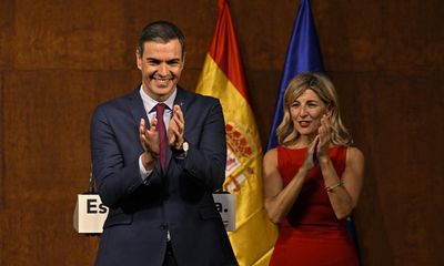 Spain’s ruling socialists and leftwing alliance sign coalition deal