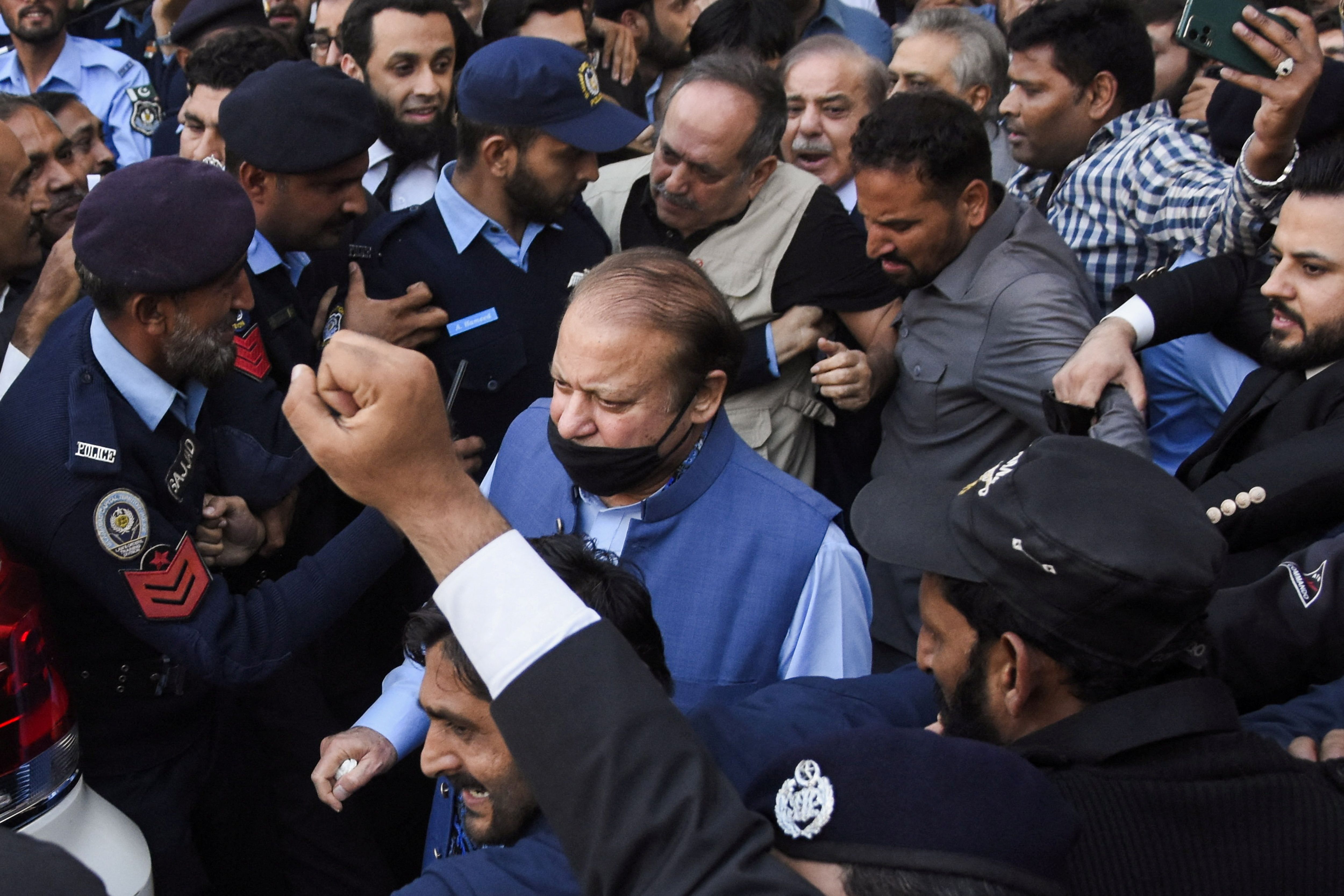 former-pakistan-prime-minister-nawaz-sharif-gets-bail