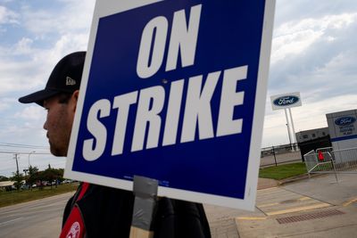 UAW workers play hardball with General Motors