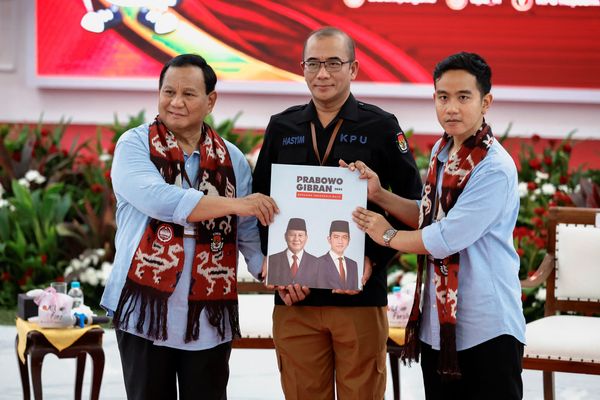 Indonesia’s Prabowo registers in three-way 2024 presidential race
