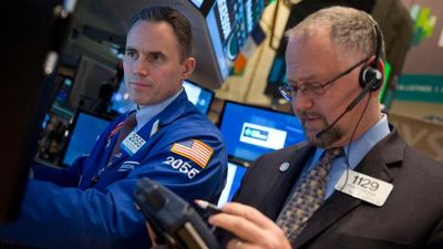 Stock Market Today: Stocks slump, tech hammered as Treasury yield rise mutes earnings boost