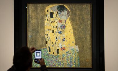 Klimt & The Kiss review – deep dive into the celebrated erotic masterpiece
