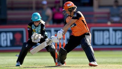 Scorchers thump Hurricanes by seven wickets in WBBL