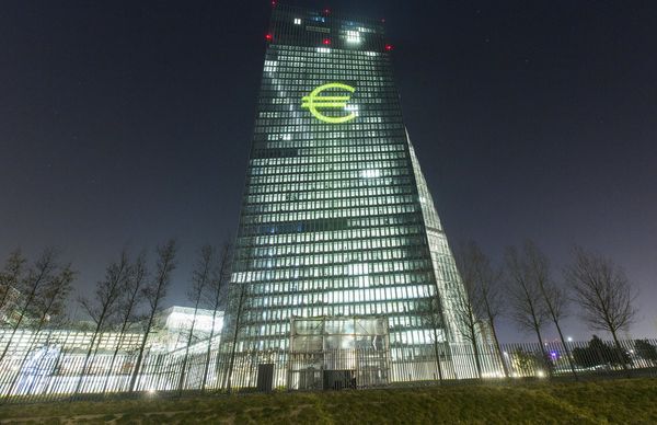 ECB Keeps Stimulus Unchanged as Economic Risks Seen Muted