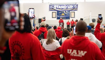 Autoworkers reach a deal with Ford, a breakthrough toward ending strikes against Detroit automakers