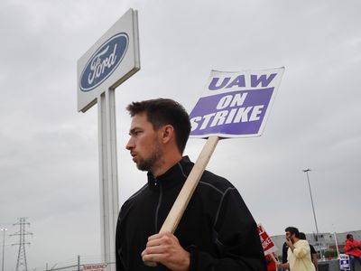 UAW and Ford reach a tentative deal in a major breakthrough in the auto strike