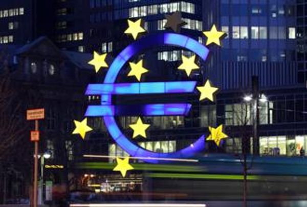ECB keeps stimulus unchanged in sign economic risk muted for now