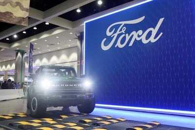 Ford stock gains on tentative UAW labor pact with Q3 earnings in focus