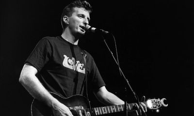 Billy Bragg: The Roaring Forty review – four decades of flying the flag