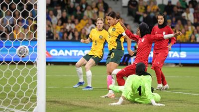 Super sub Sam Kerr helps Matildas sink Iran 2-0