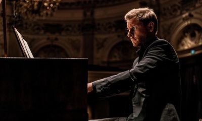 Mozart: Piano Concs K238 and 503 album review – cool precision from Kristian Bezuidenhout on a period fortepiano