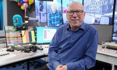 BBC Radio 2 show loses 1.3m listeners after Vernon Kay replaces Ken Bruce
