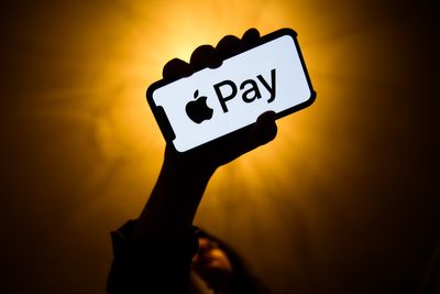 Apple’s latest pay feature could send you into debt for holiday shopping