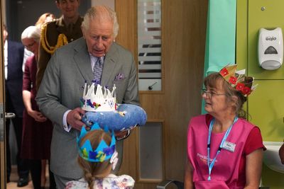 King presented with paper crown as he opens new hospice site