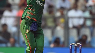 Bangladesh's Shakib booed by home fans on World Cup break