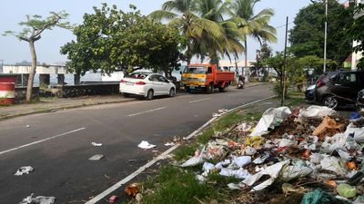 Tourism players peeved at garbage heaps beside roads in Kochi