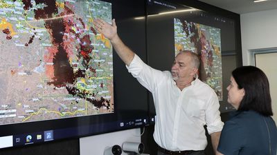 Lives and property at risk as NT fires rage on