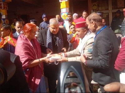 Vice-President Dhankhar with family pays obeisance at Kedarnath and Badrinath Dham