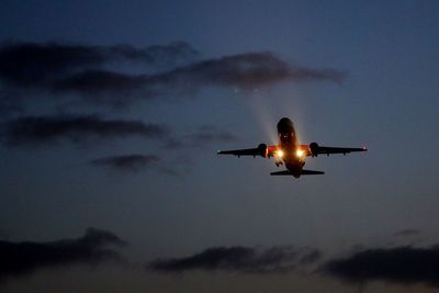 First charter flight for Afghan refugees living in Pakistan arrives in London